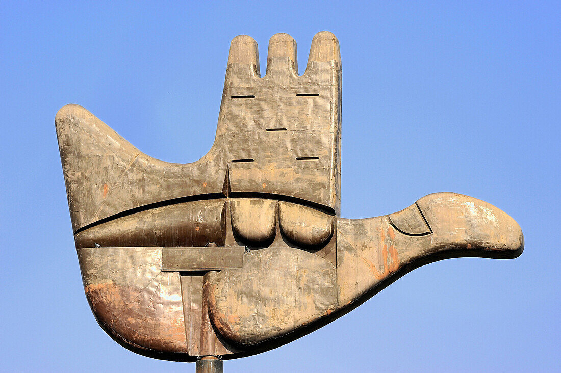 India, Chandigarh, sculpture the open hand by Le Corbusier, Mandatory credit: Le Corbusier
