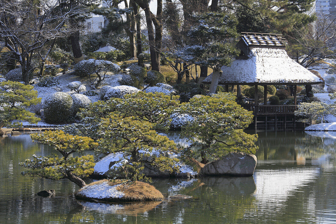 Japan, Hiroshima, Shukkeien Garden, winter, snow