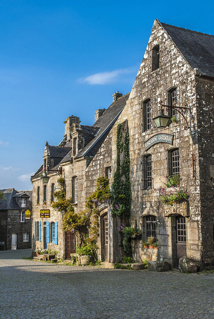 France, Brittany, Finistere, Locronan (labelled Most Beautiful Village i nFrance), granite houses and paved road