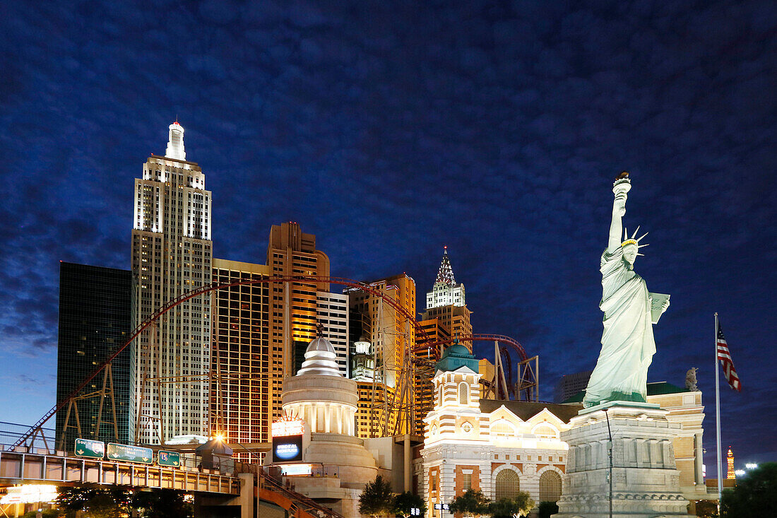 USA. Nevada. Las Vegas. Las Vegas Boulevard. Casino New York at night.