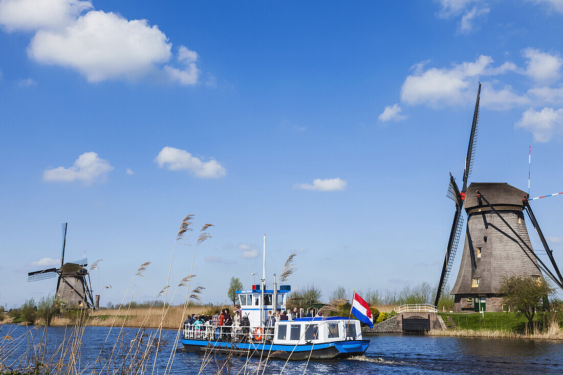 Europe, Netherlands, Alblasserdam, Kinderdijk, Windmills