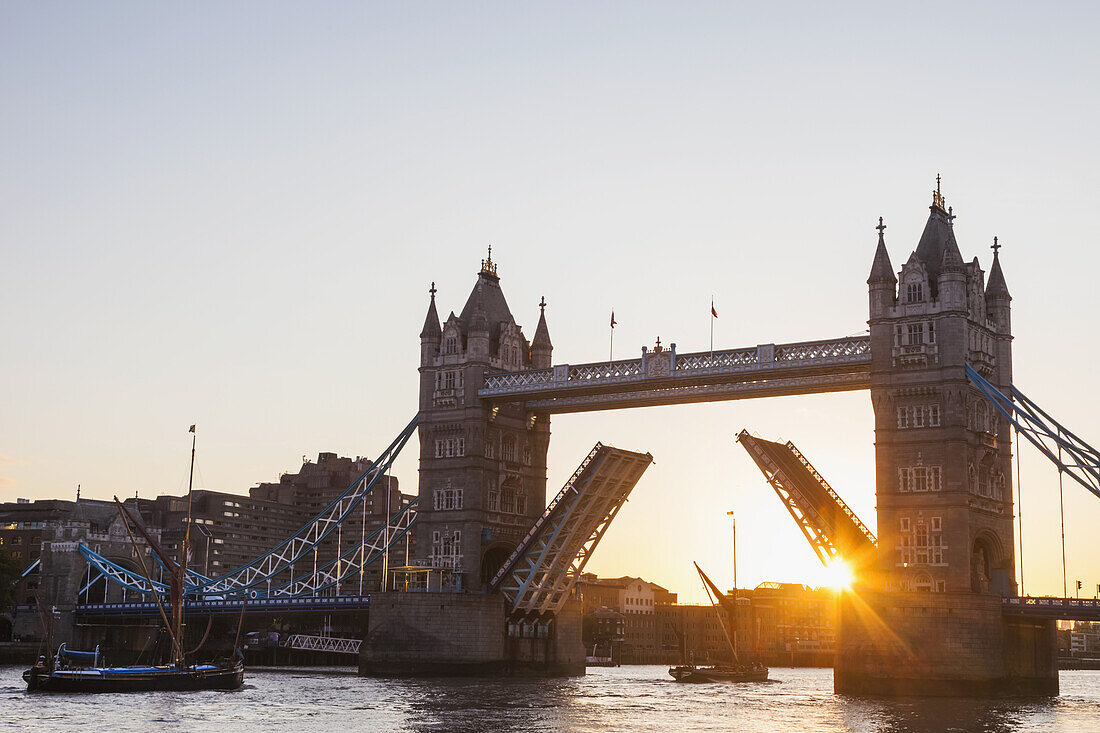 England, London, Southwark, Tower Bridge Opening at Sunrise