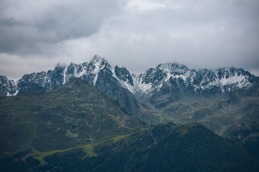 Mountain range of the alpine crossing, E5, Alpenüberquerung, 4th stage, Skihütte Zams,Pitztal,Lacheralm, Wenns, Gletscherstube, Zams to  Braunschweiger Hütte, tyrol, austria, Alps