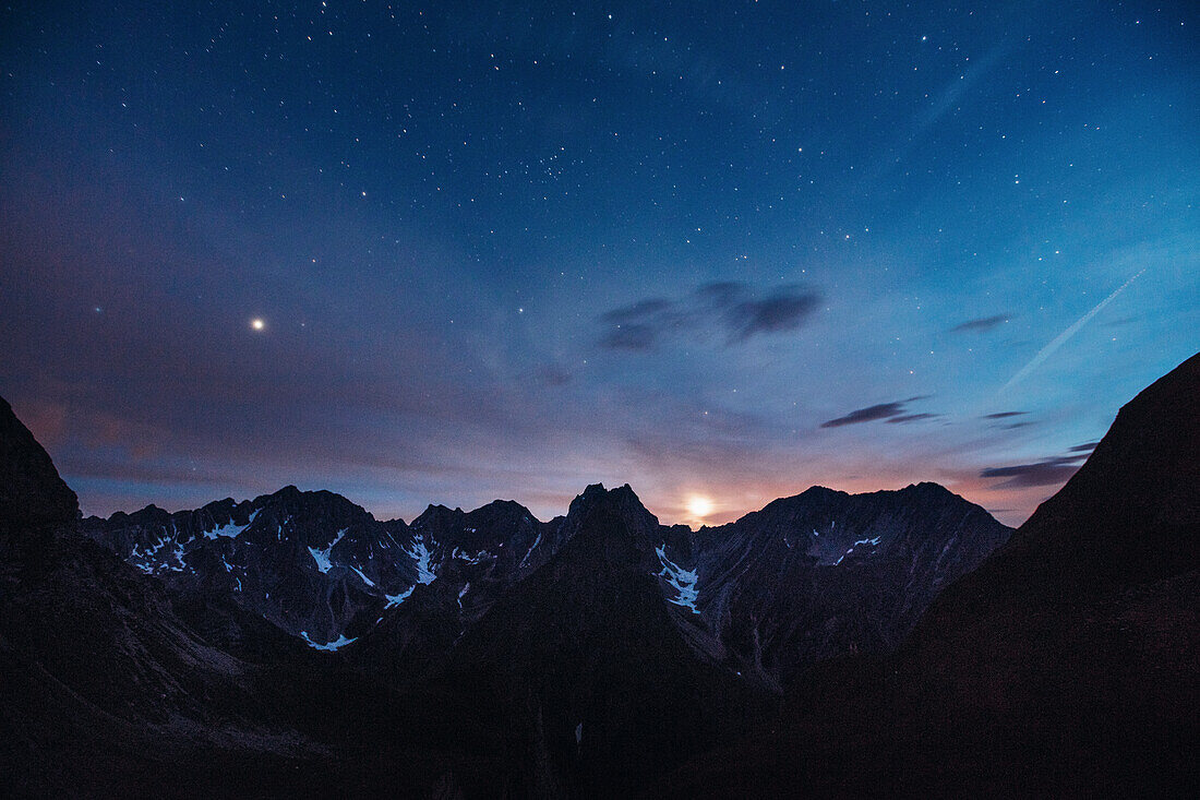 Starry sky over mountain range, E5, Alpenüberquerung, 2nd stage, Lechtal, Kemptner Hütte  to Memminger Hütte, tyrol, austria, Alps