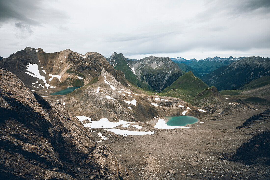 Gebirgsseen an der Seescharte,E5, Alpenüberquerung, 3. Etappe, Seescharte, Inntal, Tirol, Österreich, Memminger Hütte zur Unterloch Alm