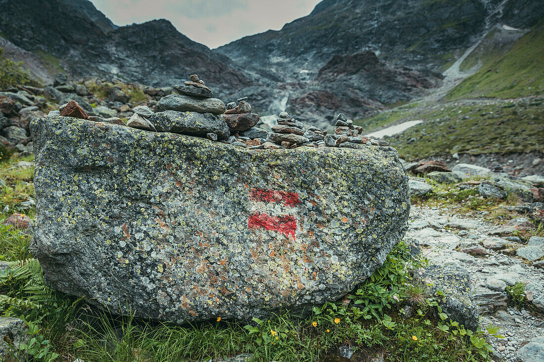 Rock on a mountain stream with signposting mark, E5, Alpenüberquerung, 4th stage, Skihütte Zams,Pitztal,Lacheralm, Wenns, Gletscherstube, Zams to  Braunschweiger Hütte, tyrol, austria, Alps