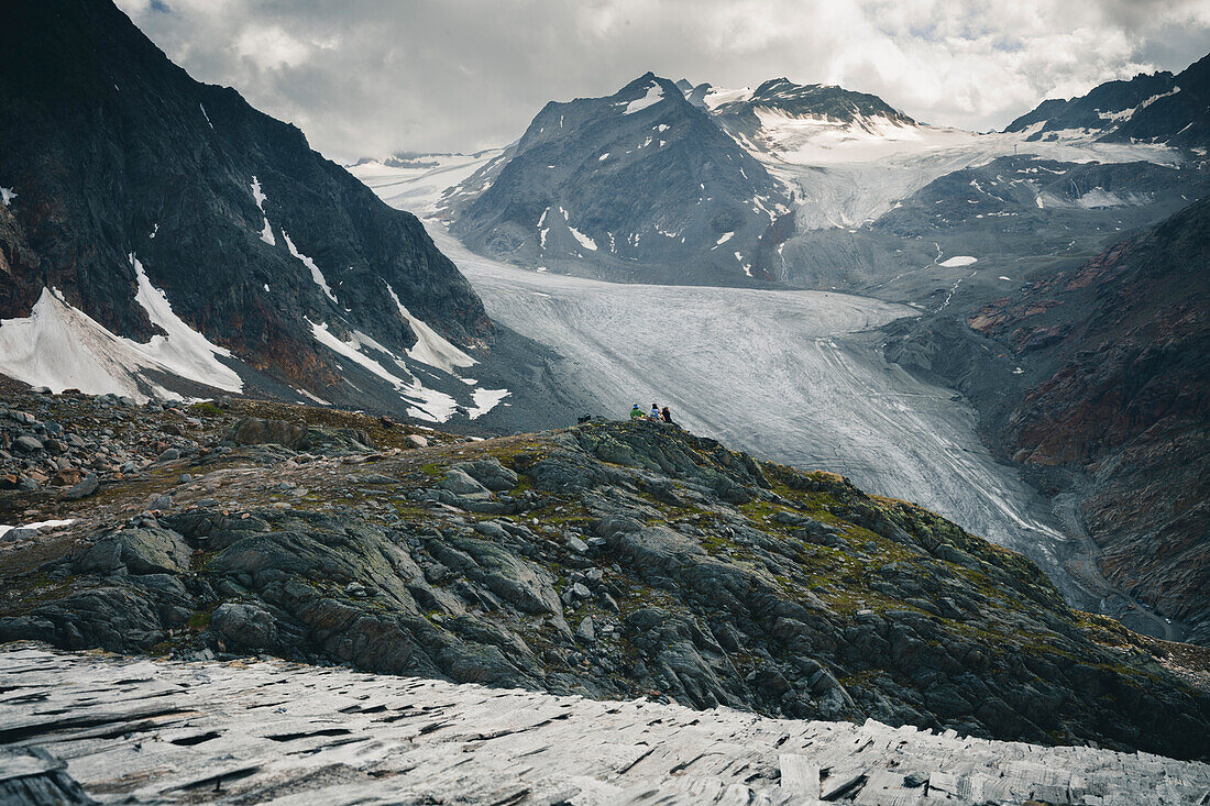Climbers enjoy views of the Pitztal Glacier, E5, Alpenüberquerung, 4th stage, Skihütte Zams,Pitztal,Lacheralm, Wenns, Gletscherstube, Zams to  Braunschweiger Hütte, tyrol, austria, Alps