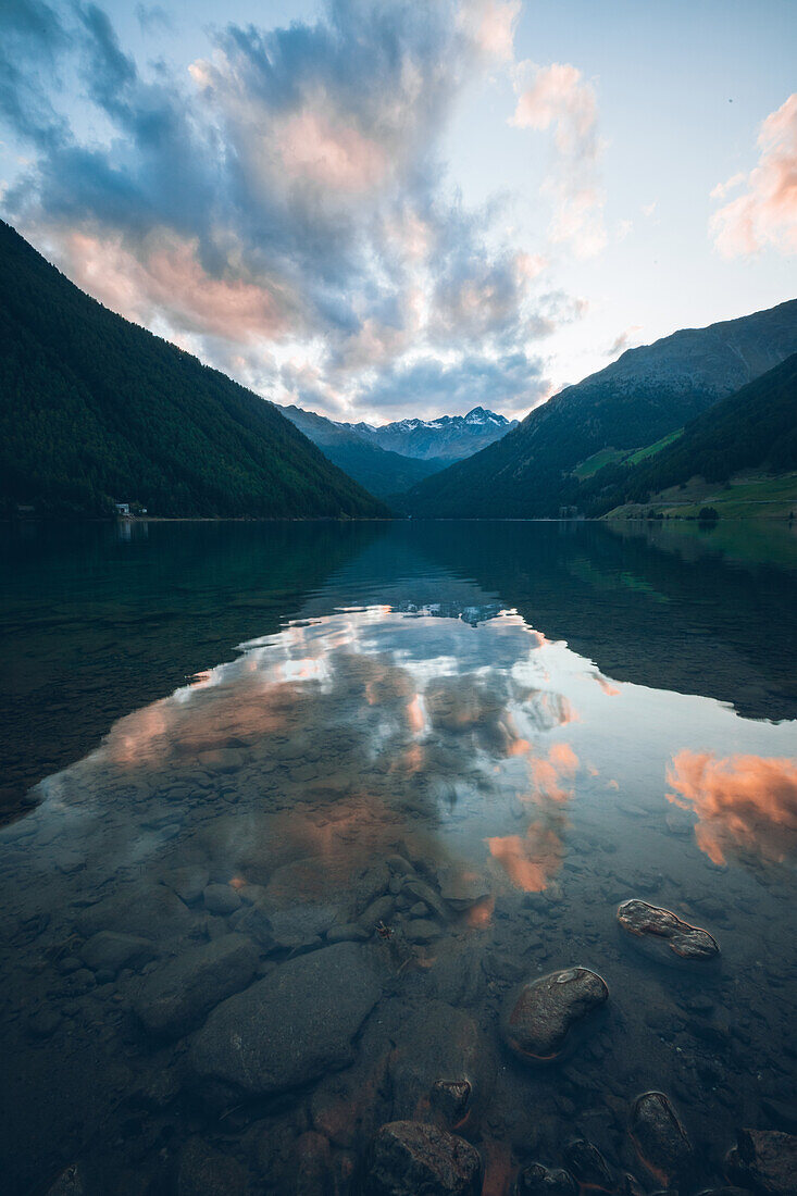 Vernagt Stausee im Abendrot,E5, Alpenüberquerung, 6. Etappe,Vent, Niederjochbach,Similaun Hütte, Schnalstal,   Vernagt Stausee,Meran