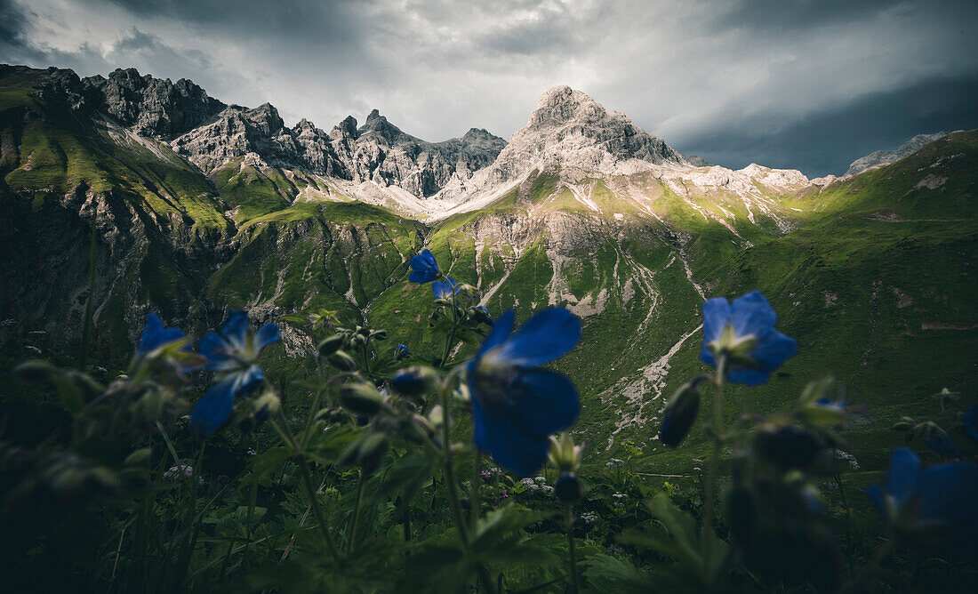 lightshow in the alps of Allgäu, E5, Alpenüberquerung, 1st stage Oberstdorf Sperrbachtobel to Kemptnerhütte, Allgäu, Bavaria, Alps, Germany