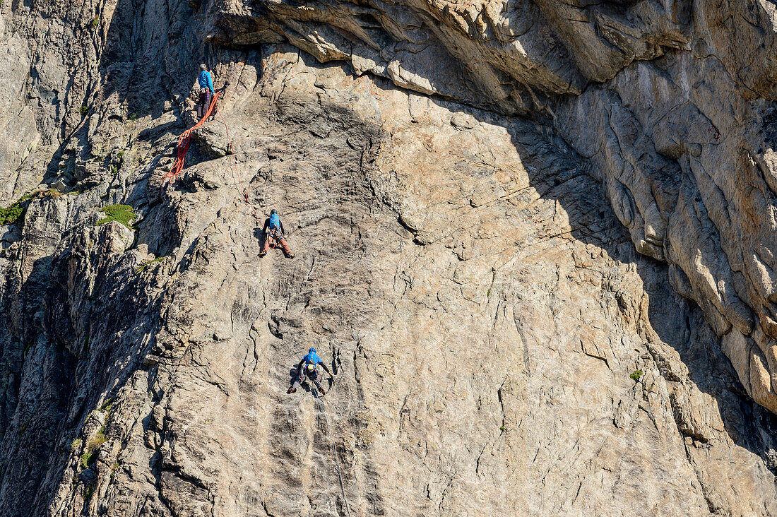 Three persons climbing at Aiguille Dibona, hut Refuge du Soreiller, Ecrins, National Park Ecrins, Dauphine, Dauphiné, Hautes Alpes, France