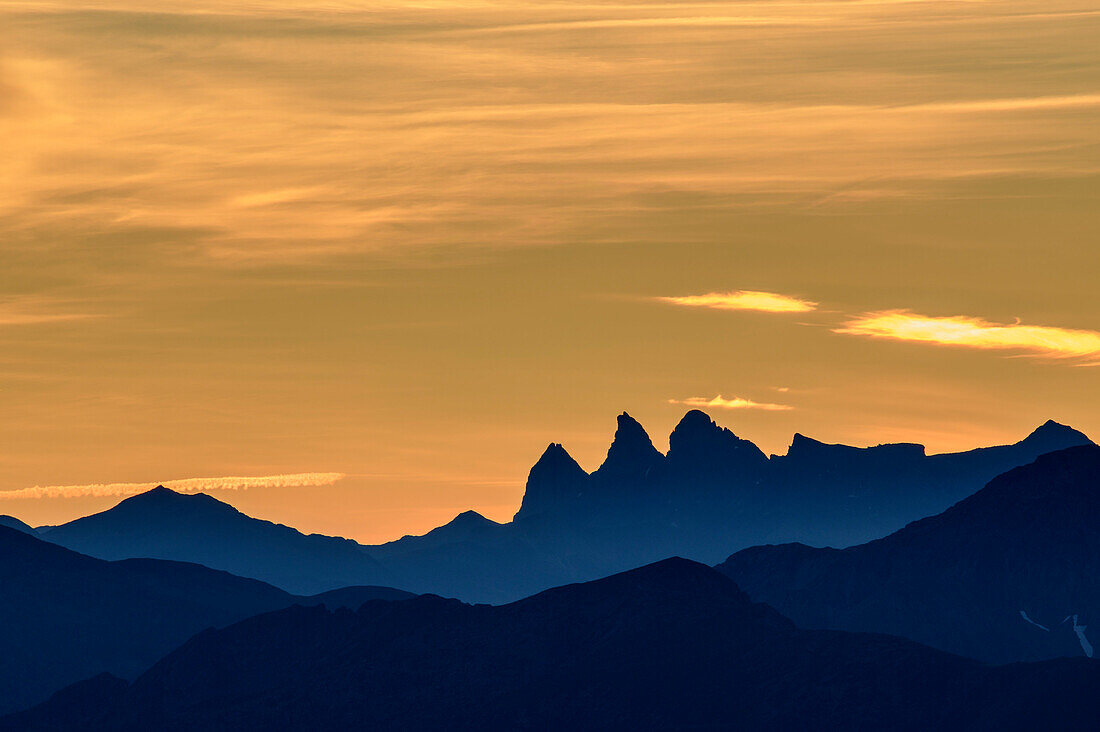 Dawn on the Aiguilles d'Arves, from the Grand Veymont, Vercors, Dauphine, Dauphine, Isère, France