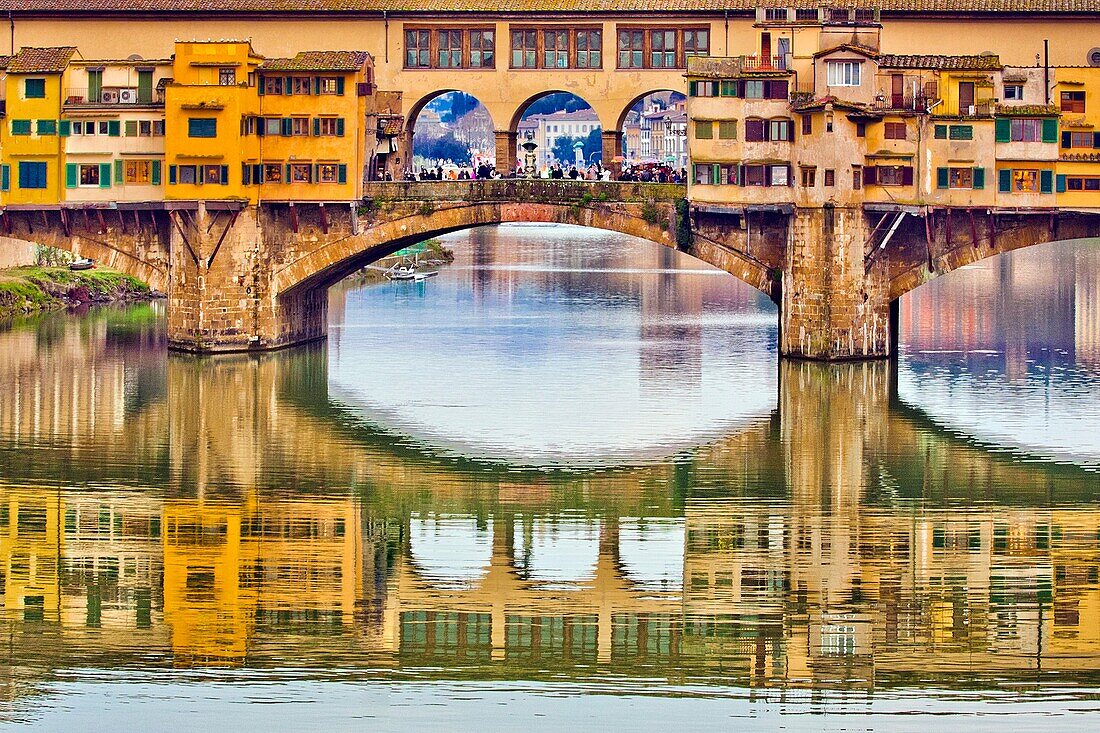 Ponte Vecchio, Old Bridge, Arno River, Florence, Tuscany, Italy, Europe.