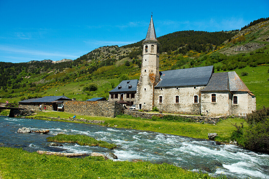 Die Kirche von Montgarri im Vall de Parros, Spanische Pyrenäen, Val d'Aran, Katalonien, Spanien
