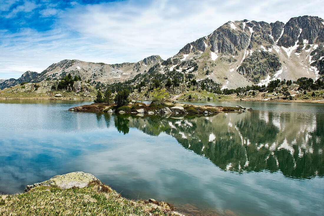 The lake Estanh des Cabidornats in the Parc National d'Aigüestortes i Estany de Sant Maurici