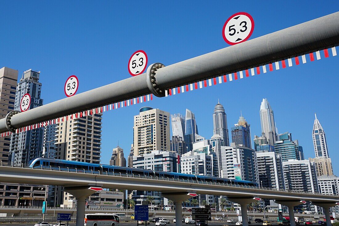 Autobahn, Highway, Metro, Sheikh Zayed Road, Hochhäuser, Dubai Marina, Dubai, VAE, Vereinigte Arabische Emirate