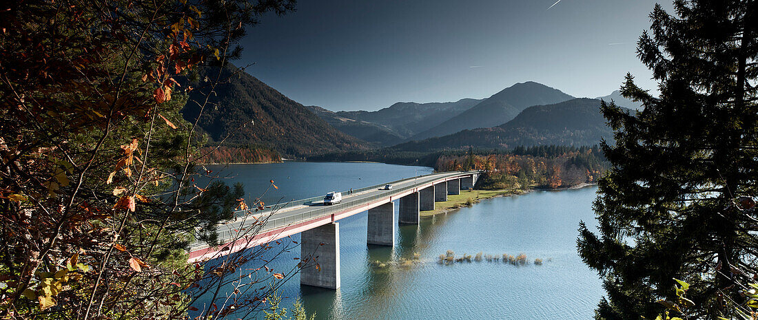 Sylvensteinbrücke, Sylvensteinstausee, Karwendel, Bayern, Deutschland