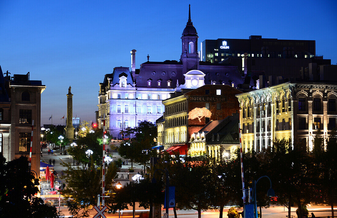 Abendlicher Blick zum Place Jacques-Cartier vom Hafen, Montreal, Quebec, Ost Kanada