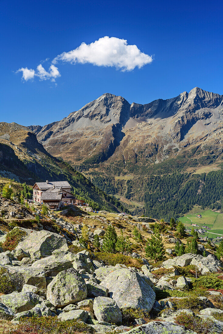 Kasseler Hütte vor Großer Moosstock und Durreck, Kasseler Hütte, Reinbachtal, Rieserfernergruppe, Südtirol, Italien