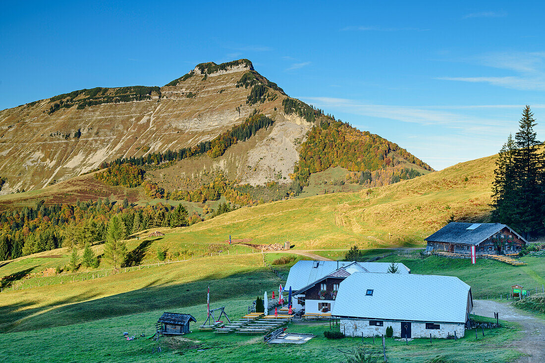 Alpine hut Bergalm with Schmittenstein in background, hut Bergalm, Salzkammergut, Salzburg, Austria