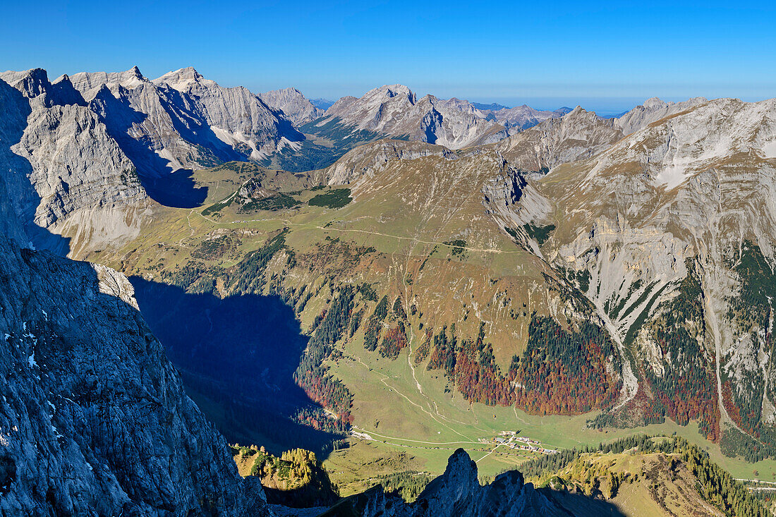 View down to alpine huts Engalm, to Hohljoch and Karwendel range, from Lamsenspitze, Natural Park Karwendel, Karwendel range, Tyrol, Austria