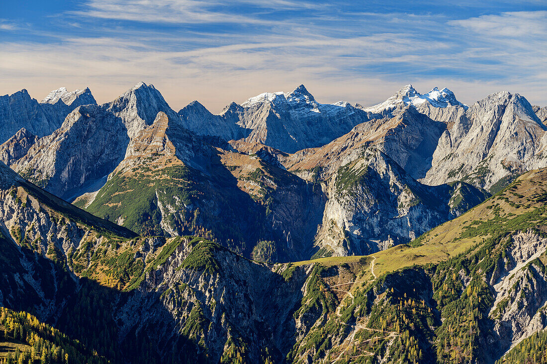 Karwendel with Sonnenspitze, Gamsjoch, Kaltwasserkarspitze, Birkkarspitze and Oedkarspitzen, from Seebergspitze, Karwendel range, Tyrol, Austria