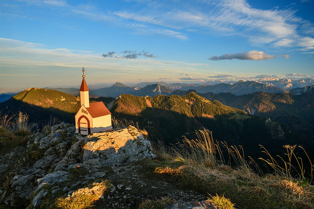 Chapel at Hochgern with view to Chiemgau Alps, from Hochgern, Chiemgau Alps, Upper Bavaria, Bavaria, Germany