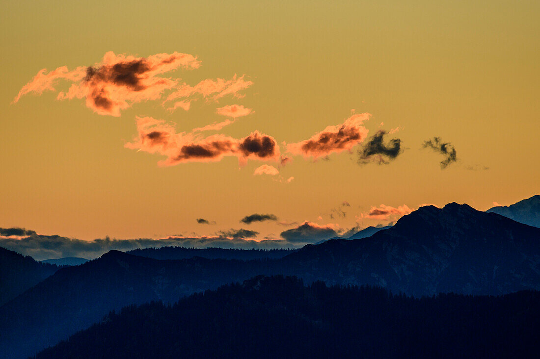 Wolkenstimmung über Chiemgauer Alpen, Hochplatte, Chiemgauer Alpen, Oberbayern, Bayern, Deutschland