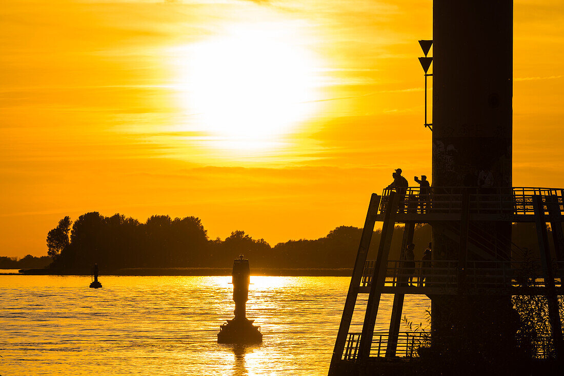 Sonnenuntergang, Leuchtturm, Elbe, Blankenese, Hamburg, Deutschland