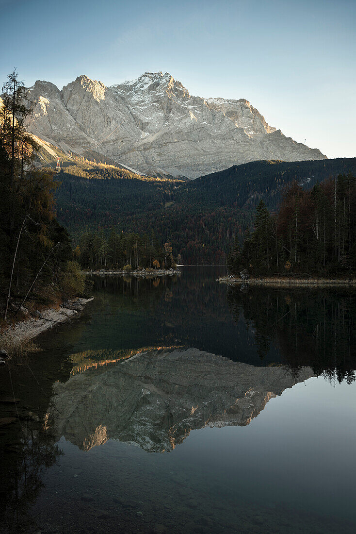 Blick über Eibsee zur Zugspitze, Gemeinde Grainau, Garmisch-Partenkirchen, Bayern, Alpen, Deutschland