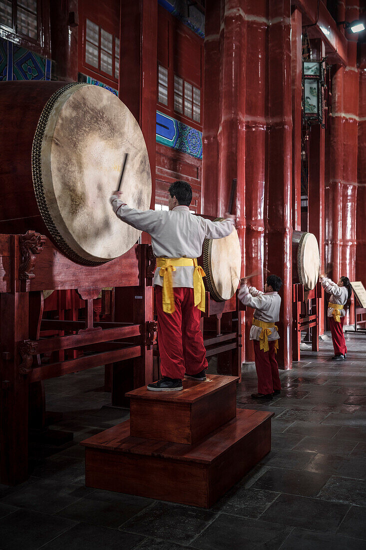 Trommel Zeremonie im Trommelturm (Drum Tower), Peking, China, Asien
