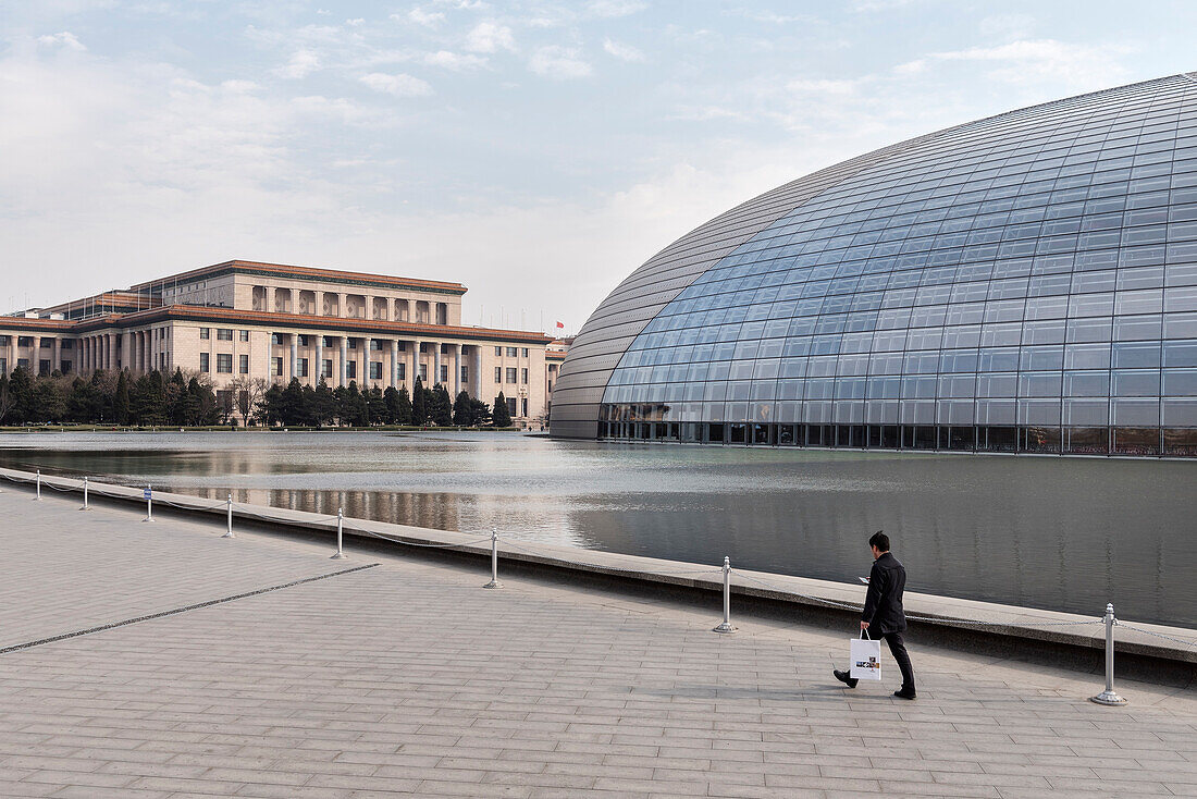 das chinesische Nationale Zentrum für Darstellende Künste und die Große Halle des Volkes, Chinesisches Nationaltheater, Peking, China, Asien, Architekt Paul Andreu
