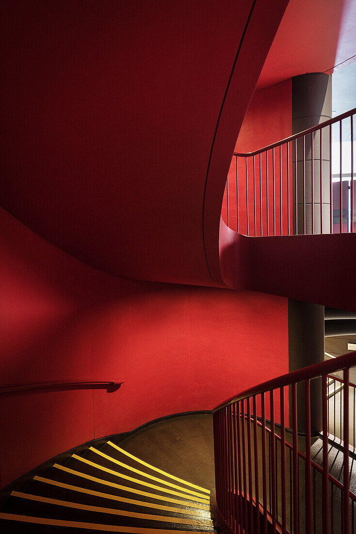 rote Treppenhäuser im Inneren, das chinesische Nationale Zentrum für Darstellende Künste, Chinesisches Nationaltheater, Peking, China, Asien, Architekt Paul Andreu