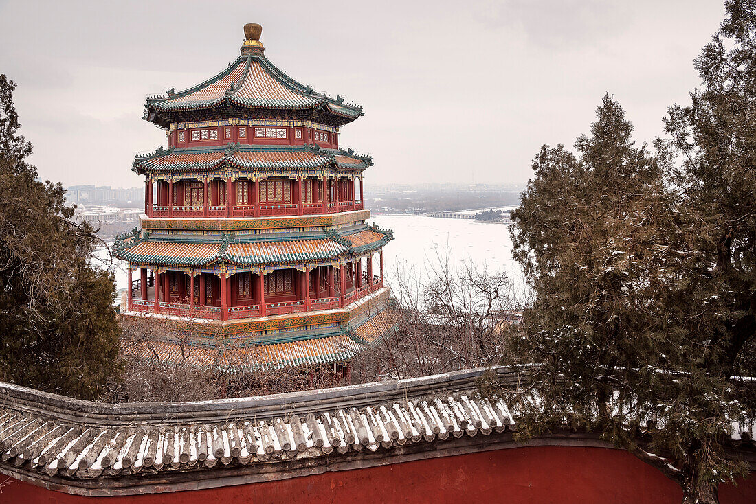 Neuer Sommerpalast in Peking im Winter mit Blick auf Kunming See, China, Asien, UNESCO Welterbe