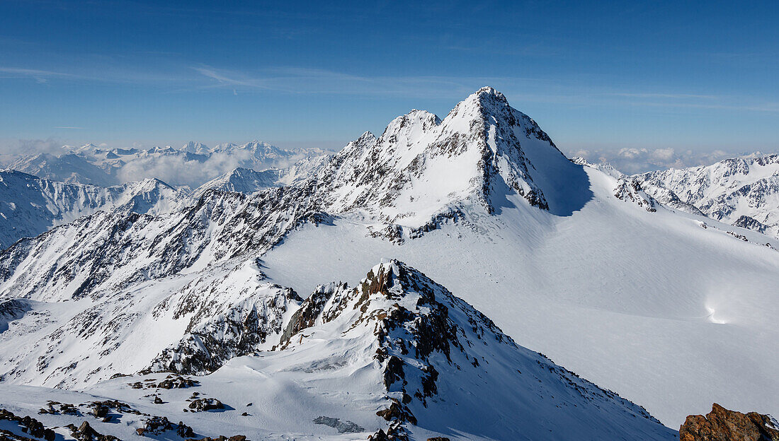 Hochalpine, vergletscherte  Winterlandschaft in den Ötzatler Alpen, Tirol, Österreich