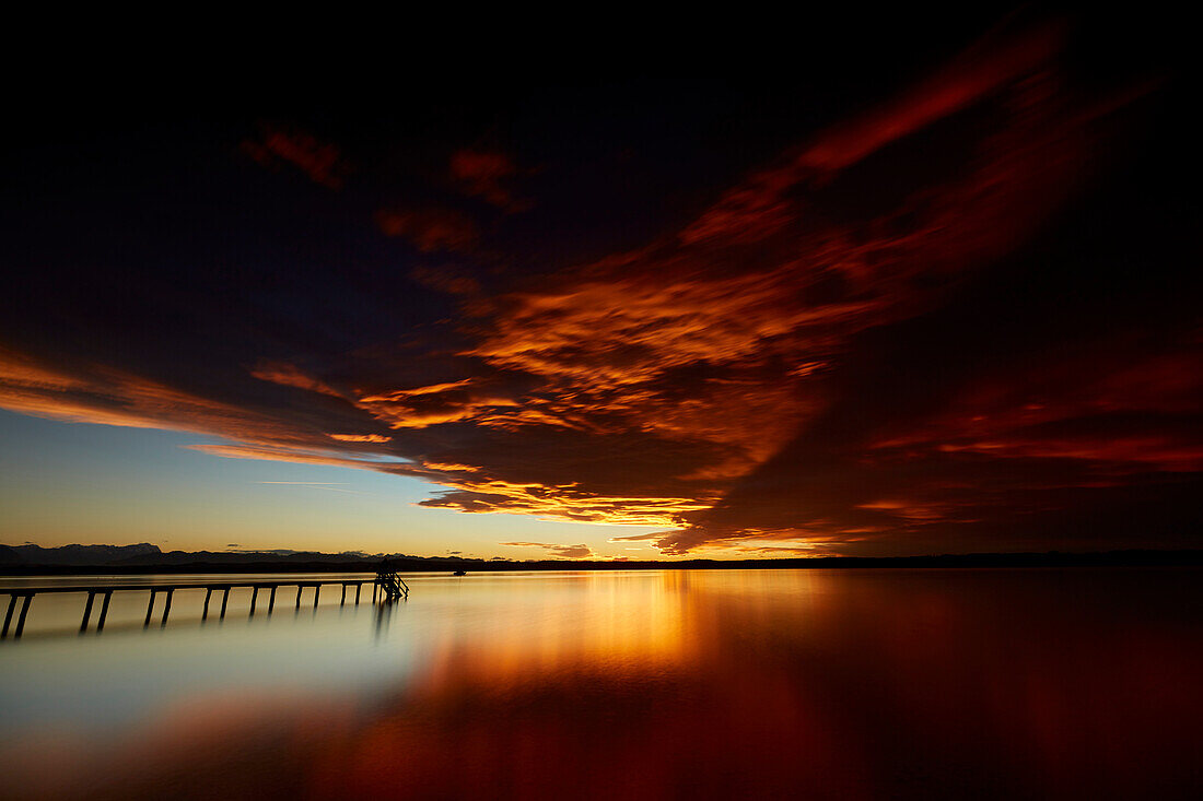 Steg am See bei Fön im Abendlicht, Ambach, Starnberger See , Oberbayern, Bayern, Deutschland