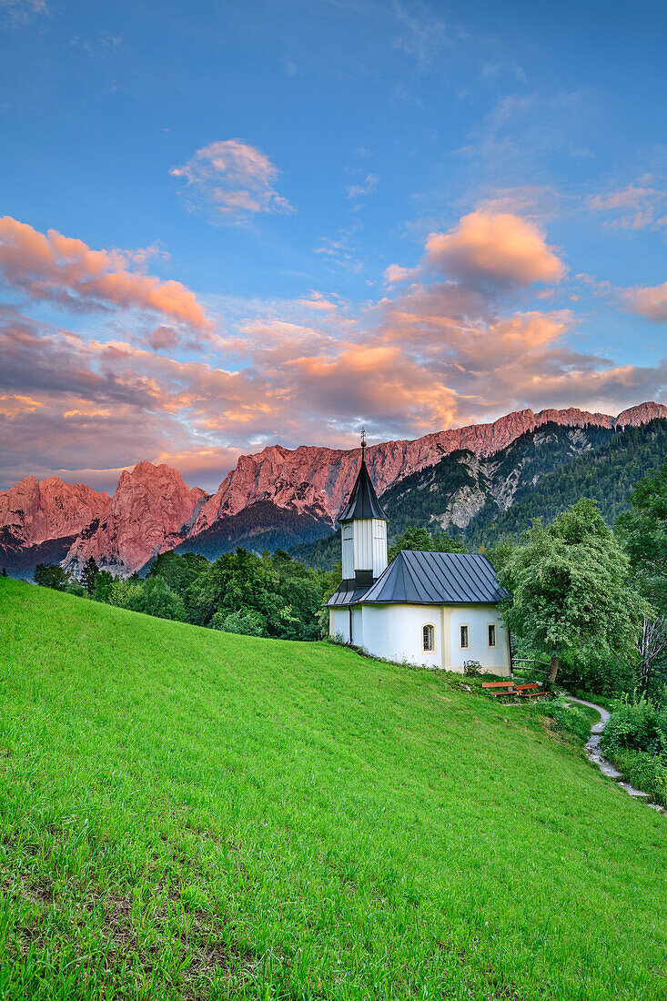 Antonius chapel with Kaiser Mountains in alpenglow, Antonius chapel, valley of Kaiser, Wilder Kaiser, Kaiser Mountains, Tyrol, Austria