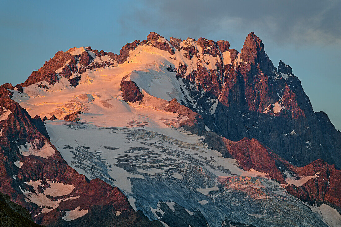 Meije in Ecrins region in alpenglow, from lake Lac du Goléon, National Park Ecrins, Dauphine, Dauphiné, Hautes Alpes, France