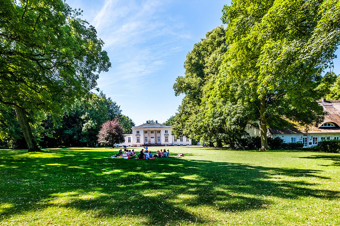 Hirschpark und das Landhaus JC Godeffroy in Hamburg Blankenese, Hamburg, Norddeutschland, Deutschland