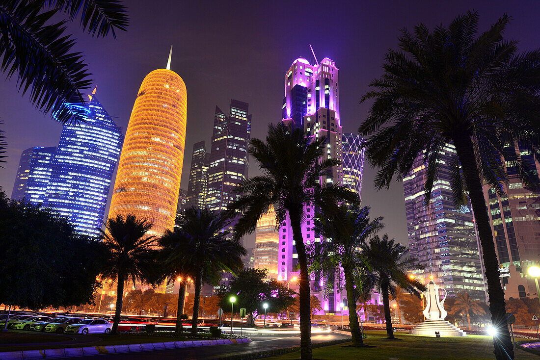 Abends im Hochhausbezirk an der nördlichen Corniche, Doha, Katar