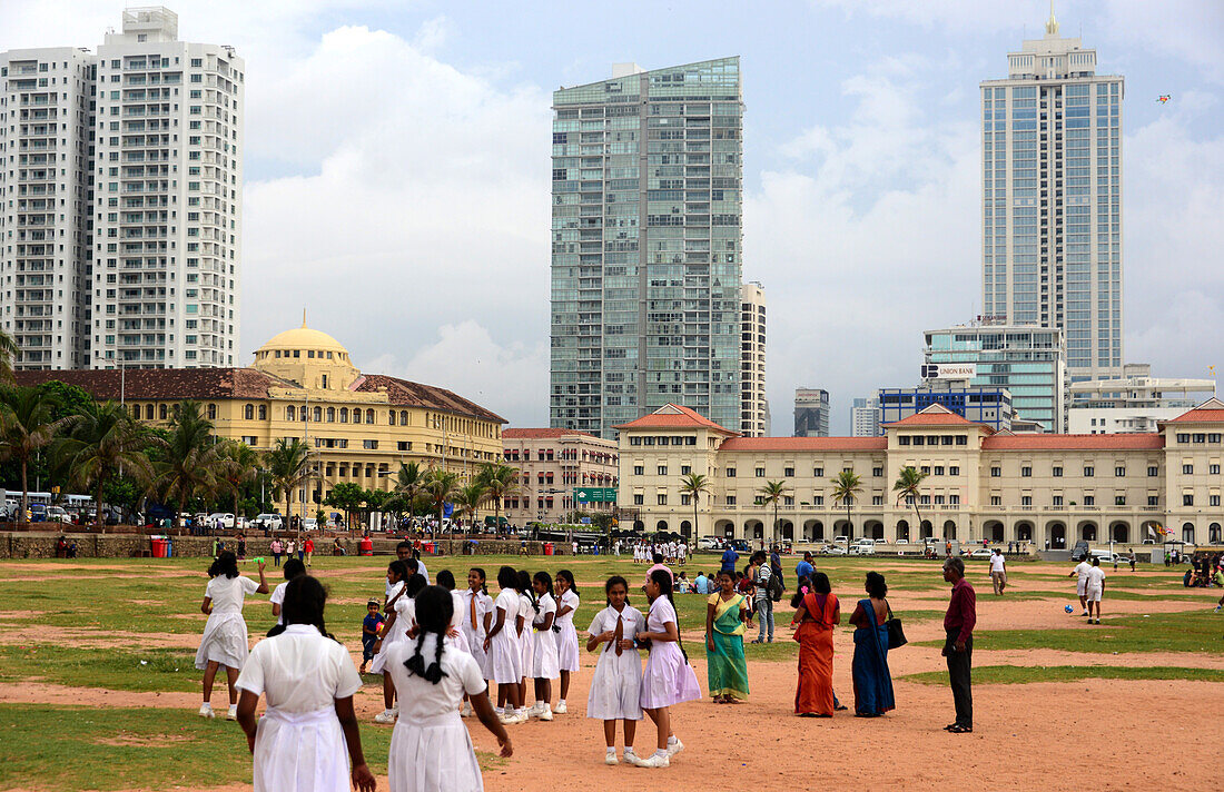 Blick über das Galle Face Green mit Galle Face Hotel, Colombo, Westküste, Sri Lanka