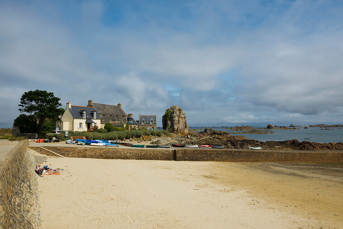 sandy beach, La Gouffre, Plougrescant, Côte de Granit Rose, Cotes d'Armor, Brittany, France