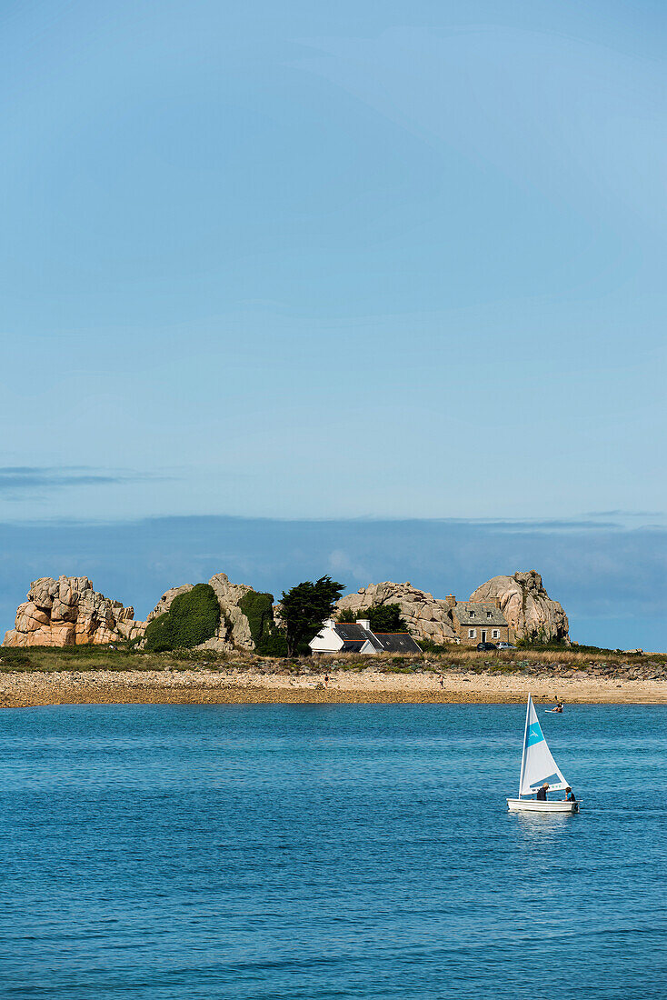 House between rocks, Castel Meur, La Gouffre, Plougrescant, Côte de Granit Rose, Cotes d'Armor, Brittany, France