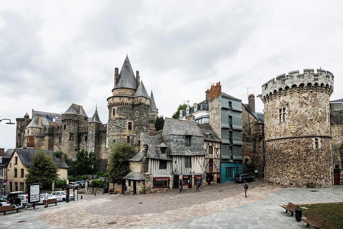Stadtansicht und Schloss, Vitré, Bretagne, Frankreich