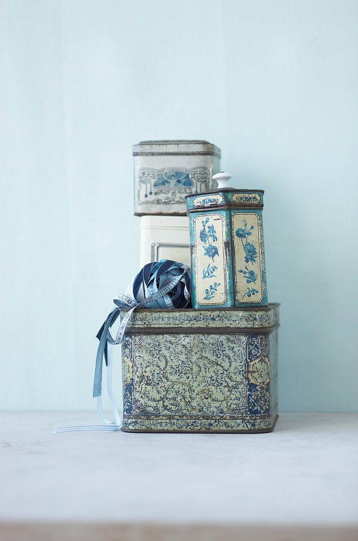 Various biscuit tins