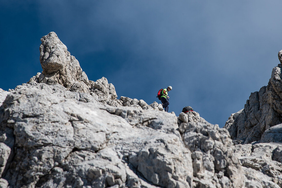 Bergsteiger beim Abstieg am Watzmanngrat, Watzmann, Berchtesgadener Alpen, Berchtesgaden, Deutschland