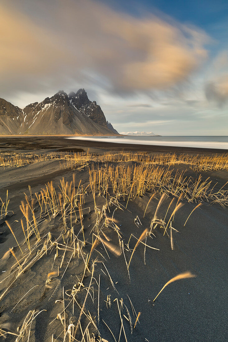 Sonnenuntergang am Vestrahorn Berg, Stokksnes, Ostisland, Europa