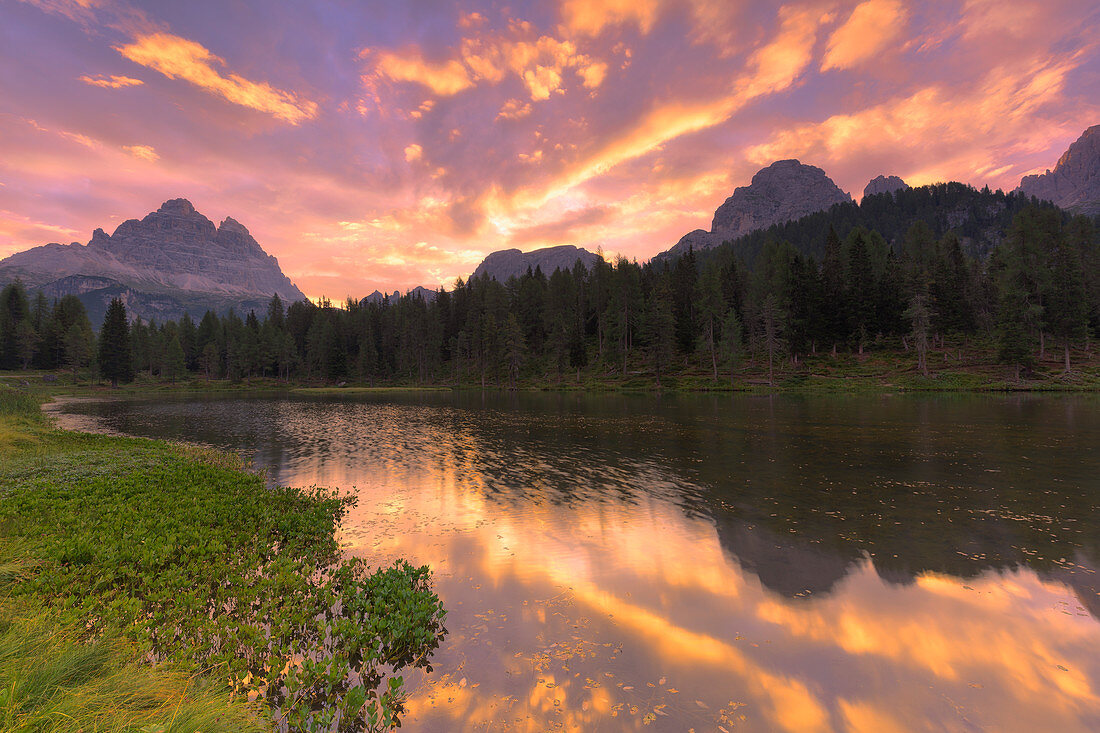 Sonnenaufgang am Antorno See, Sextner Dolomiten, Venetien, Italien