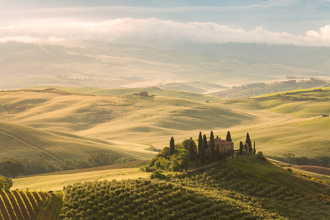 Belvedere, Bauernhaus bei Sonnenaufgang, Orcia-Tal, Provinz Siena, Toskana, Italien
