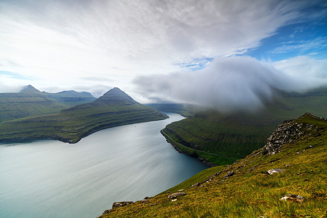 Fjord von Funningur, Insel Eysturoy, Färöer, Dänemark