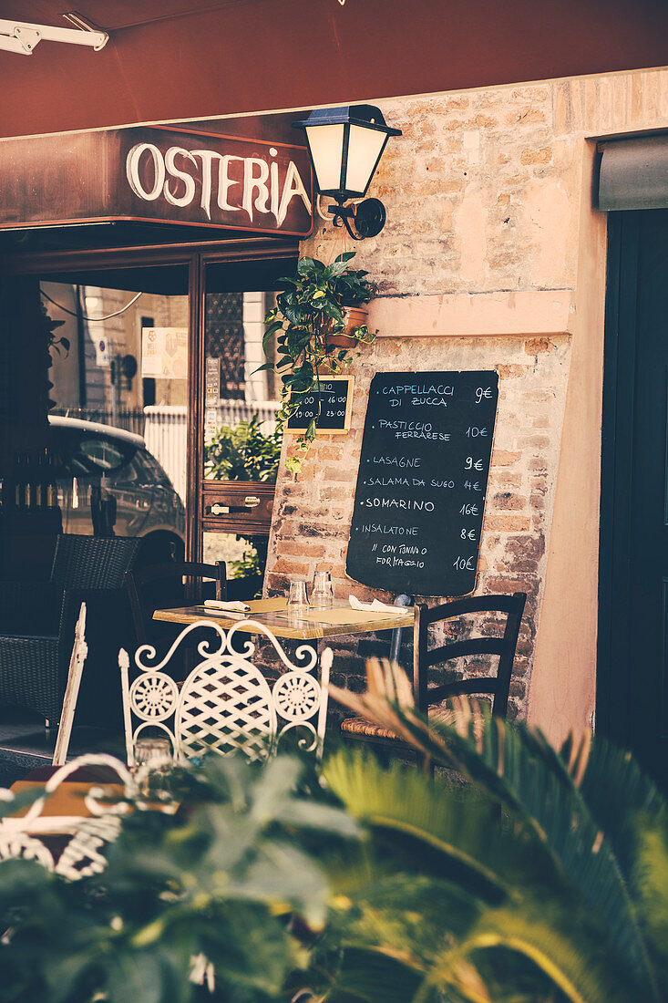 Osteria in der Altstadt Ferraras, Emilia Romagna, Italien